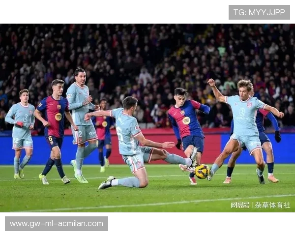 巴萨高位逼抢频频奏效,拉菲尼亚爆射稍偏