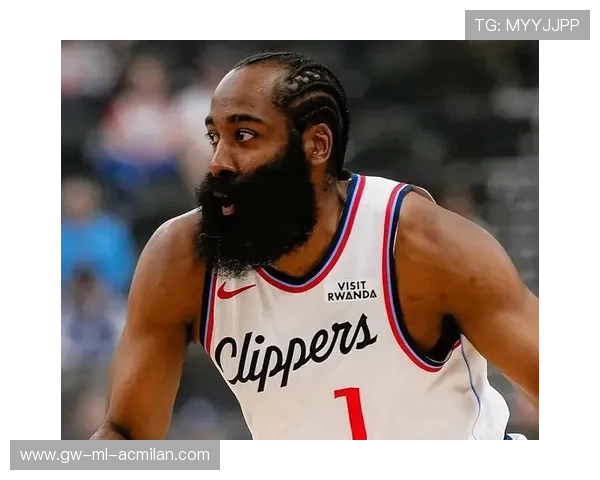 哈登突破分球，快船进攻组织完美衔接