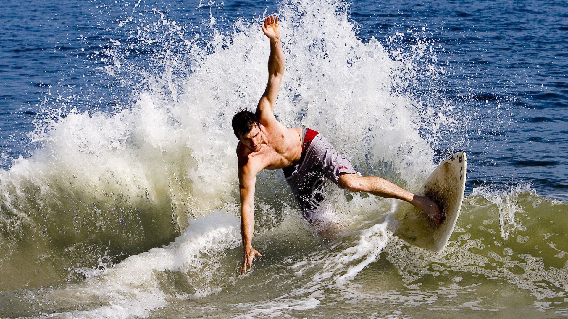 克莱尔在200米自由泳中展现节奏感，克莱尔跳高