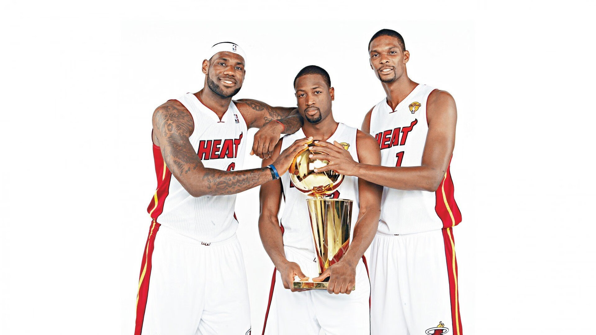 女足队员专项训练侧重小范围控球和传导能力，女足 训练